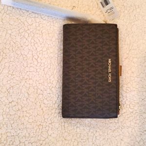 Michael Kors Jet Set Travel Wallet